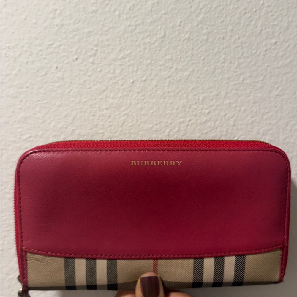 Burberry Red Wallet with Iconic Check Pattern - Picture 7 of 17